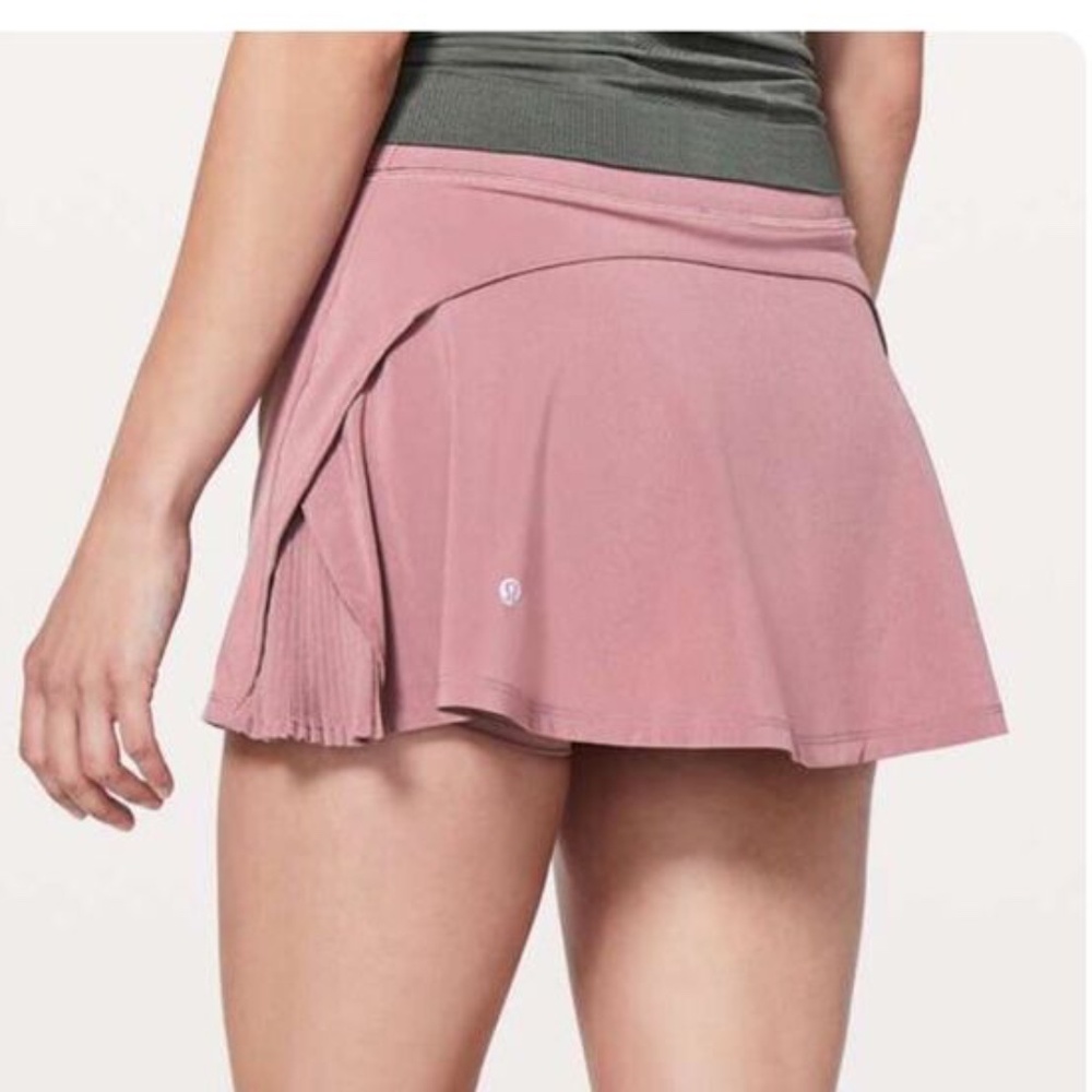 LULULEMON PLAY OFF THE PLEATS WORKOUT SKIRT